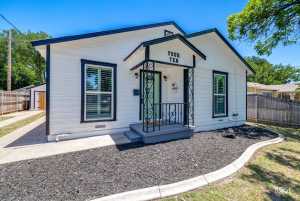 410 S Van Buren St (5)