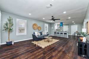 410 S Van Buren St (7)