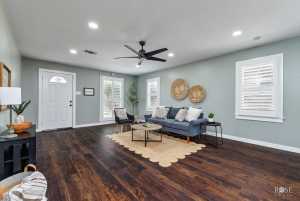 410 S Van Buren St (8)