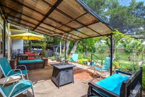 4223 Riverbend