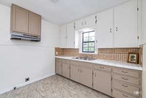 119 E 9th St (8)