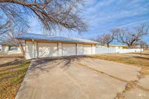 921 Broadway St (22)