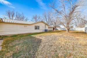 921 Broadway St (23)