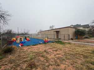 113 E Twohig Ave (8)