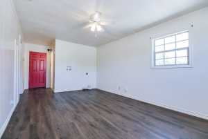 2113 S Hill St (8)