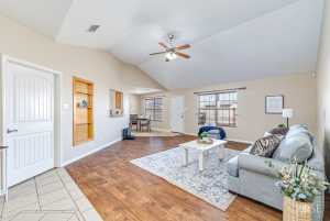 818 Fisher St (8)