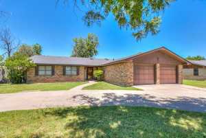 906 Country Club Dr