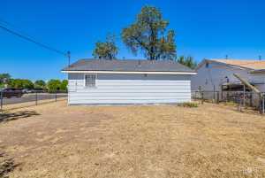 1001 W Tarver St (21)