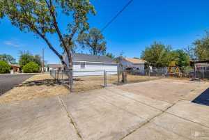 1001 W Tarver St (23)