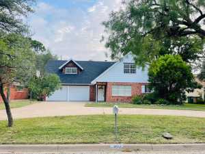 3102 Oak Forest Dr