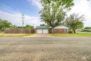 1902 College Hills Blvd (11)