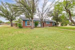 1902 College Hills Blvd (5)