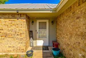 2918 N Oakes St (4)