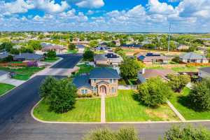 5818 Lyndhurst Dr