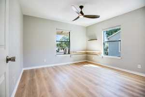 319 N Howard St (17)
