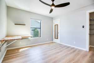 319 N Howard St (20)