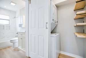 319 N Howard St (21)