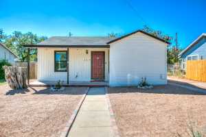 319 N Howard St (18)