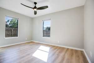 319 N Howard St (22)