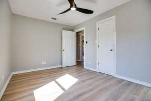 319 N Howard St (23)