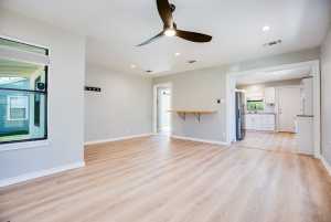 319 N Howard St (6)