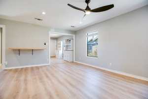 319 N Howard St (8)