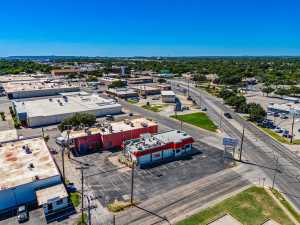 2001 W Harris Ave (36)