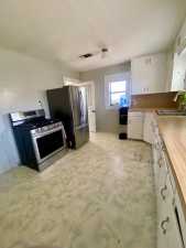 925 E 40th St (3)