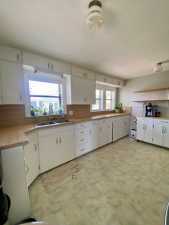 925 E 40th St (4)