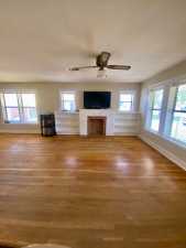 925 E 40th St (6)