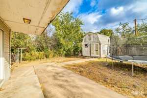 1101 S Crockett St (27)