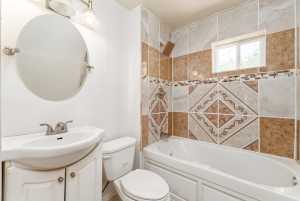 715 N Jackson St (17)