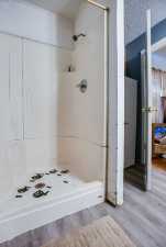 911 N 6th St (22)