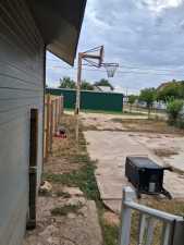 911 N 6th St (25)