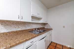 323 E 6th St (15)