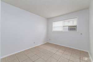 323 E 6th St (17)