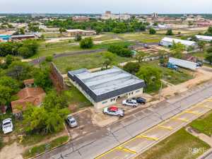 323 E 6th St (25)