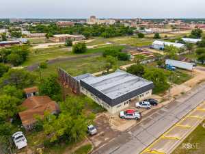 323 E 6th St (23)