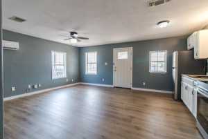718 W 15th St (7)