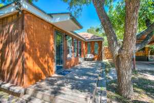 2209 Waco St (39)