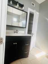 301 S Jackson St (18)