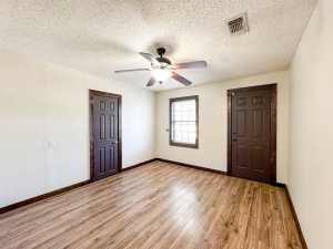 2302 W Twohig Ave (13)