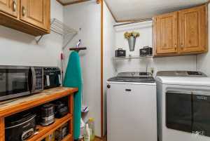 306 E 2nd St (18)