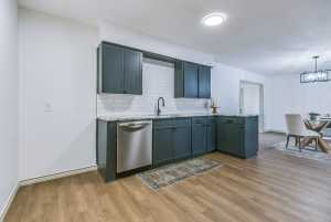 806 E 42nd St (11)