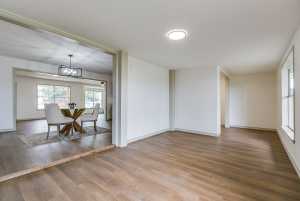 806 E 42nd St (14)