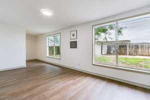 806 E 42nd St (15)
