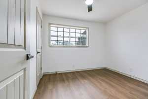 806 E 42nd St (18)
