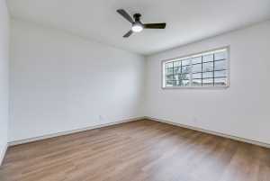 806 E 42nd St (20)