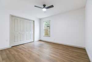 806 E 42nd St (21)