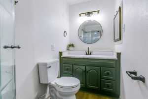 806 E 42nd St (24)